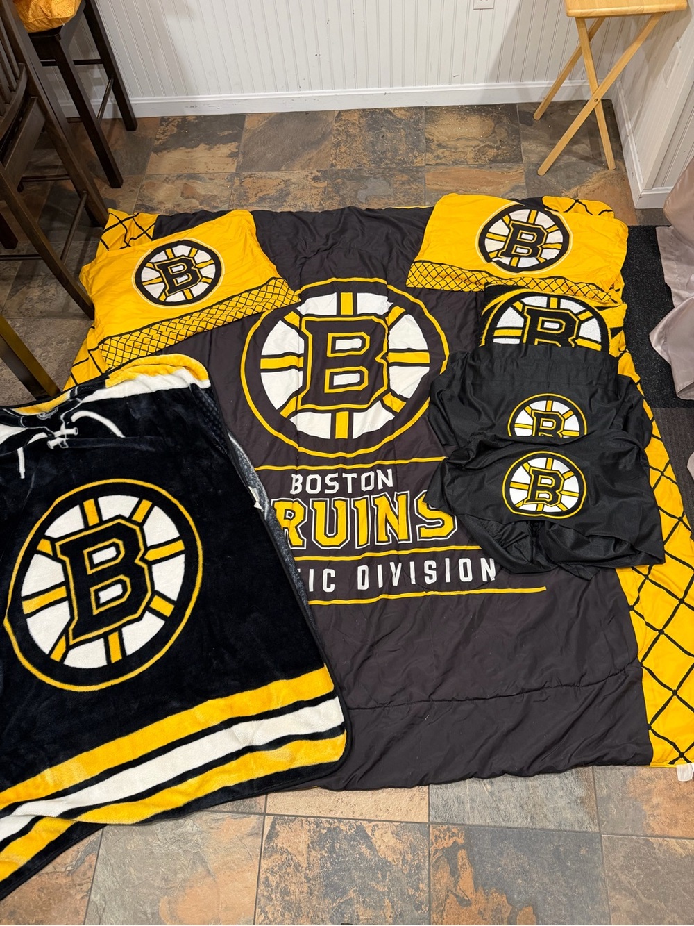 Boston Bruins 7 Piece Bed Set Full/Queen